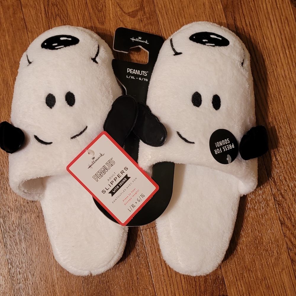Peanuts White Snoopy Slippers